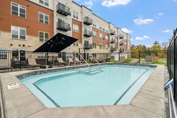 Lounge swimming pool